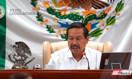 Rendición de cuentas: el diputado Salvador Castañeda Rangel y el gobernador doctor Miguel Ángel Navarro Quintero presentaron sus informes ante la XXXIV Legislatura