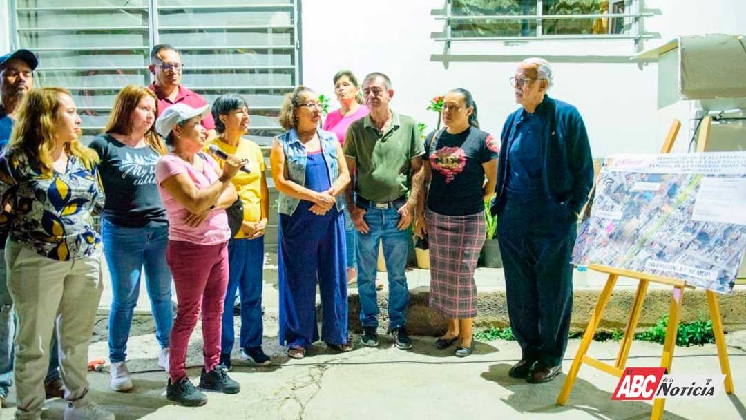 El gobernador, Miguel Ángel Navarro Quintero, dignifica calles en Tepic