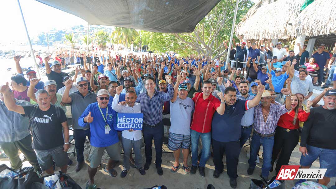 Entrega Héctor Santana arcones navideños al sector pesquero de Bahía de Banderas