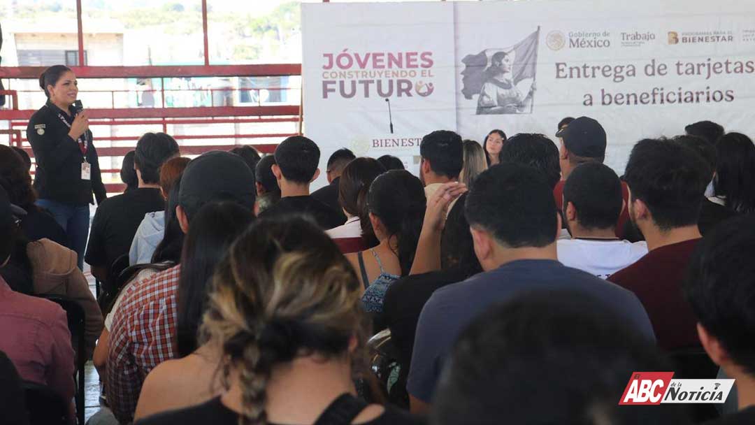 Entregan tarjetas de Jóvenes Construyendo el Futuro a aprendices en Tepic
