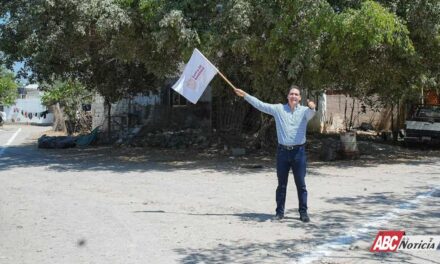 Héctor Santana arranca obra de la calle de ingreso al Fraccionamiento Las Conchas