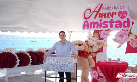 Héctor Santana celebra el 14 de febrero con la “Tómbola del Amor”