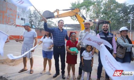 Héctor Santana dio arranque a la construcción de la Techumbre en la colonia La Primavera