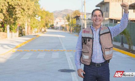 Héctor Santana entregó nueva avenida en Higuera Blanca, anuncia más obra y agua para el poblado