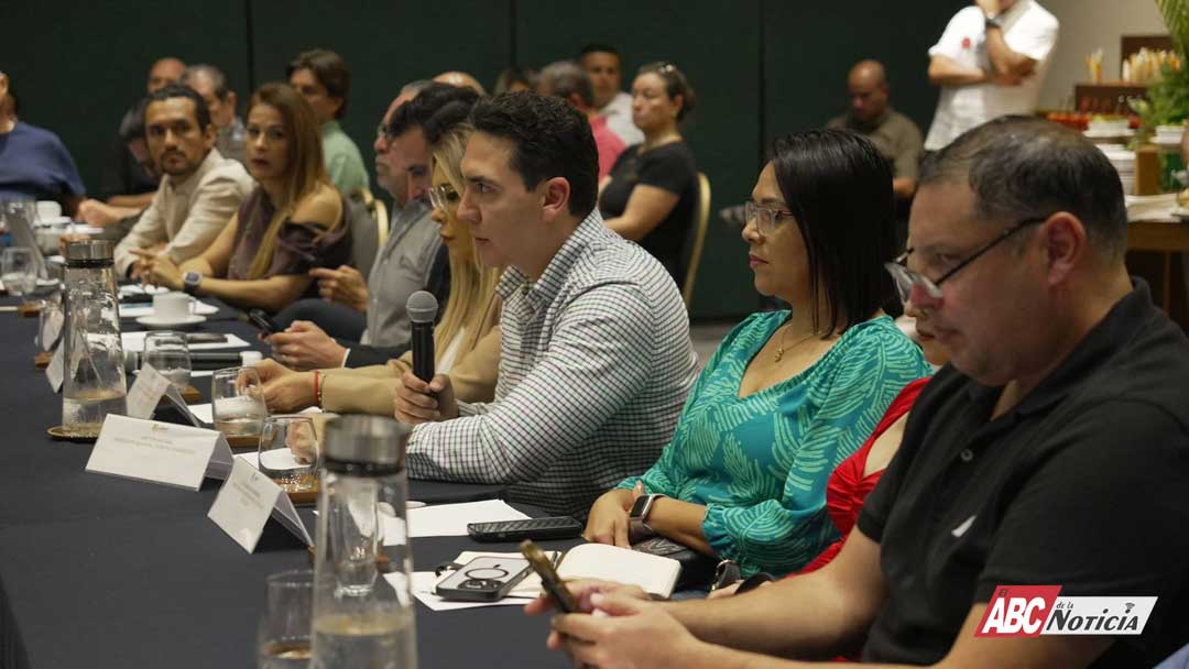 Héctor Santana reafirma compromiso con la seguridad en Bahía de Banderas