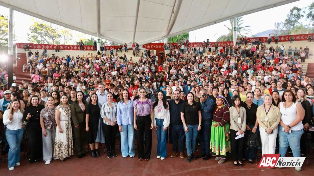 Con “Alimentando Sonrisas”, Geraldine Ponce reconoce a mil mujeres nayaritas