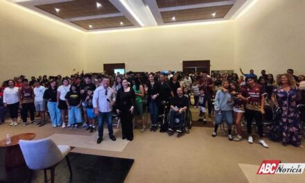Héctor Santana impulsa la preparación integral de jóvenes deportistas con el taller “Mentalidad de Podium”