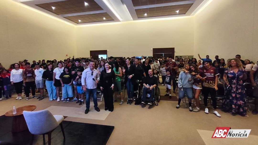 Héctor Santana impulsa la preparación integral de jóvenes deportistas con el taller “Mentalidad de Podium”