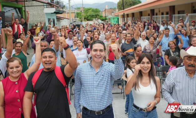 Héctor Santana inaugura cuatro calles en Valle de Banderas