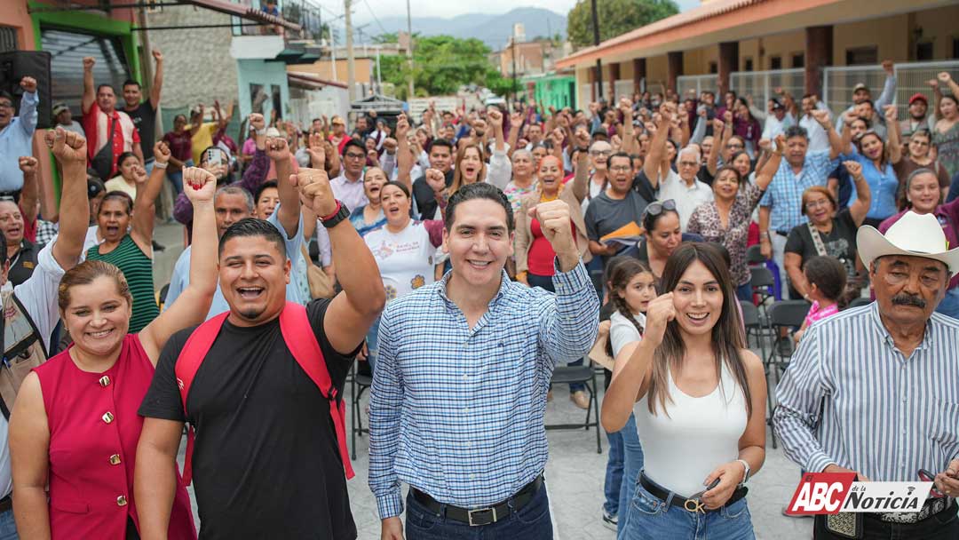 Héctor Santana inaugura cuatro calles en Valle de Banderas