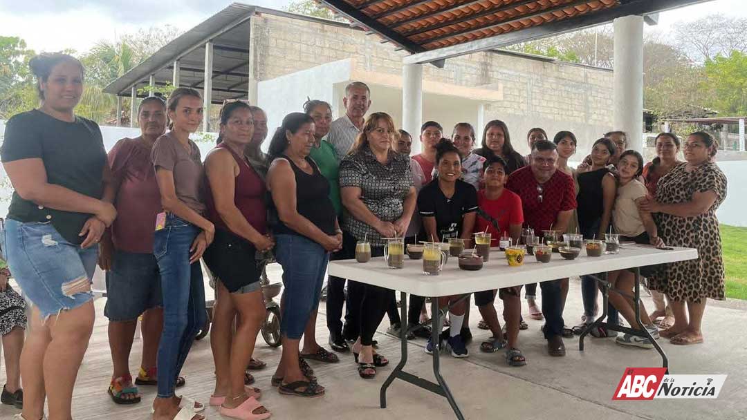 Realizan curso de elaboración de velas en San Juan Papachula