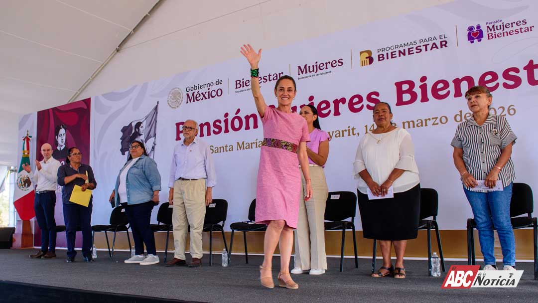 Claudia Sheinbaum y Miguel Ángel Navarro entregan en Santa María del Oro tarjetas de la Pensión Mujeres Bienestar