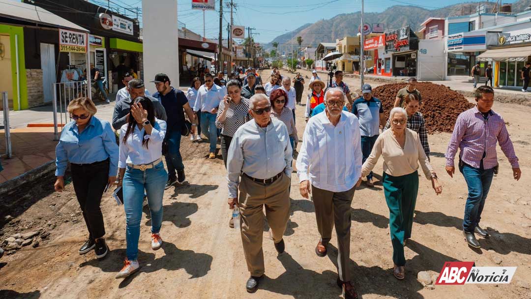 Supervisan Miguel Ángel Navarro y Beatriz Estrada avances en la rehabilitación de la avenida Jacarandas en Tepic