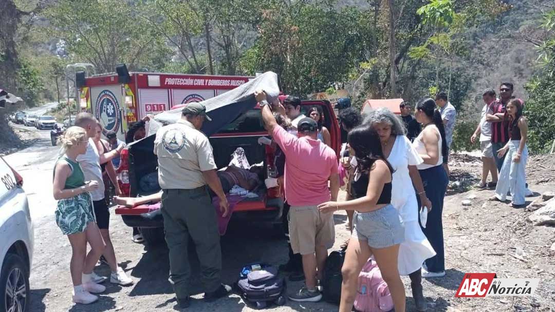 Accidente en la Carretera Federal 200 deja tres lesionados en la zona de Puerto Vallarta