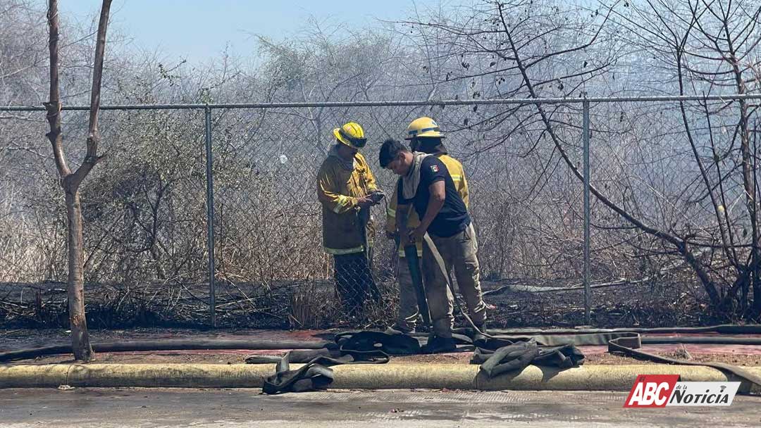 Avanza control de incendio en Avenida Paraíso