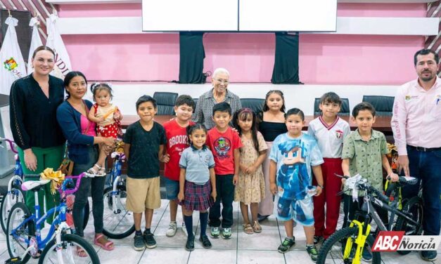 DIF Nayarit sorprende a la niñez con bicicletas y alegría en Tepic