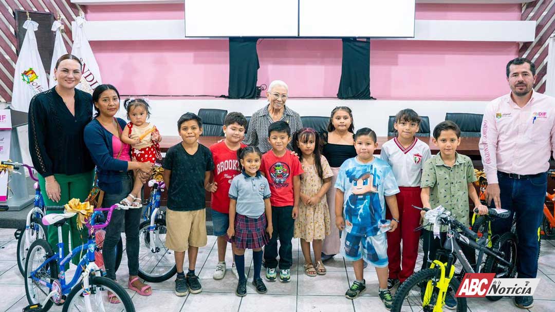 DIF Nayarit sorprende a la niñez con bicicletas y alegría en Tepic