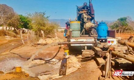 Garantiza Miguel Ángel Navarro abasto de agua en Santiago de Pochotitán