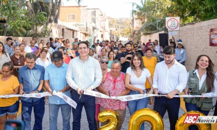 Gobierno de Bahía de Banderas alcanza las 200 obras con la inauguración de la calle 23 de Marzo en Sayulita