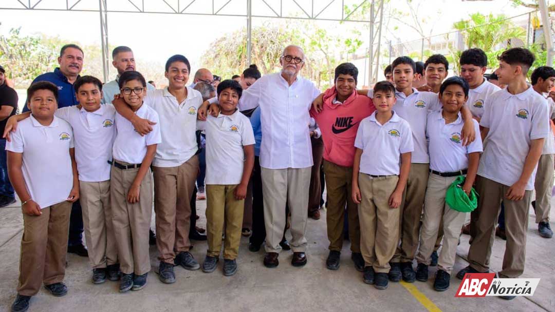 Miguel Ángel Navarro fortalece infraestructura y seguridad en telesecundaria de Punta de Mita