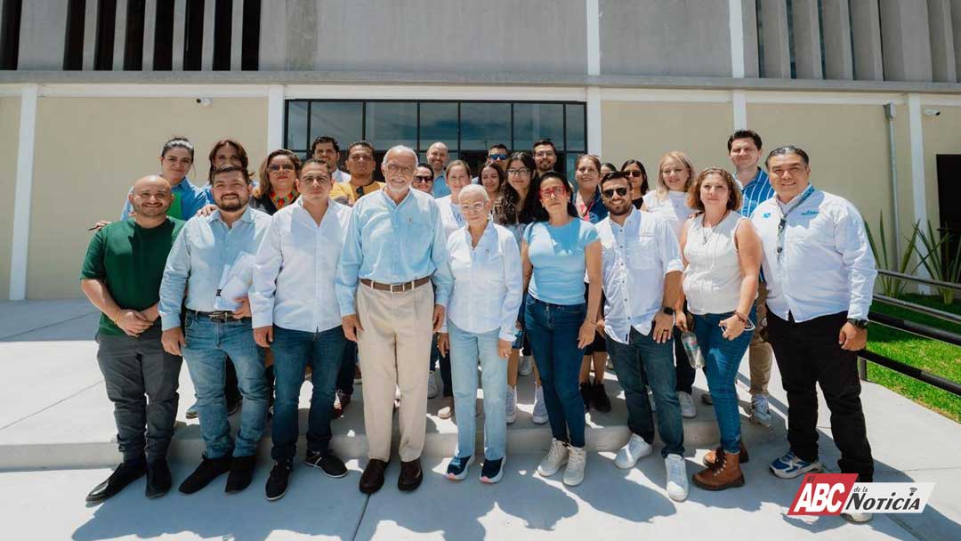 Miguel Ángel Navarro y Beatriz Estrada supervisan nuevo edificio del Sistema de Radio y Televisión de Nayarit