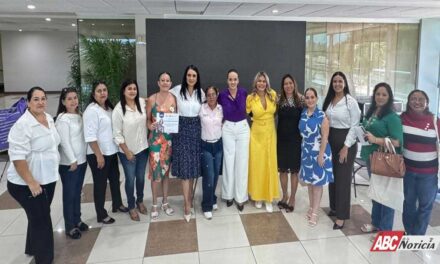 Mujeres de Bahía de Banderas responden con alta participación a taller de educación financiera