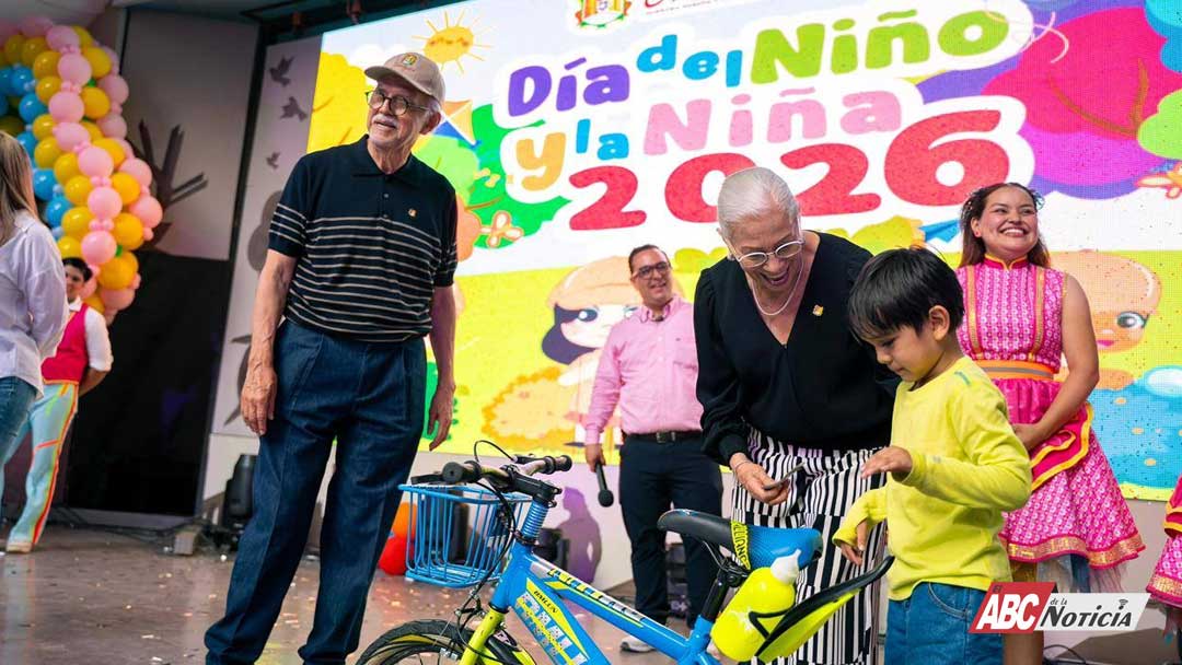 Miguel Ángel Navarro y Beatriz Estrada celebran a la niñez nayarita en el parque La Loma