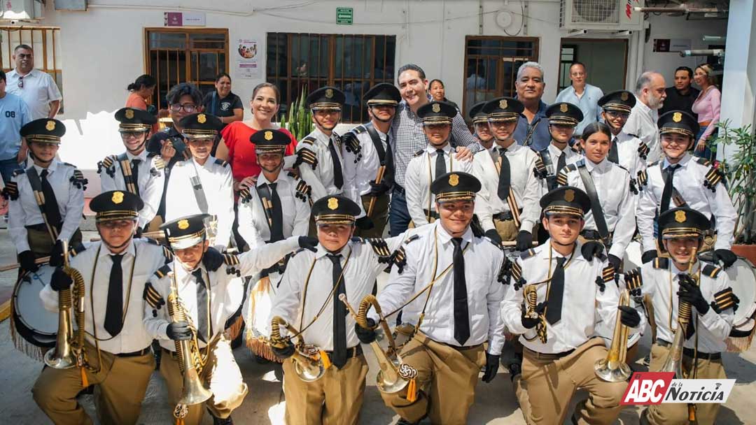 Reconocen a estudiantes de la Preparatoria No. 10 en el marco del Día Mundial de la Educación