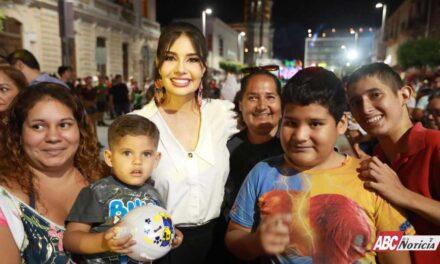 Un éxito el Desfile de las Sonrisas, con miles de familias junto a Geraldine