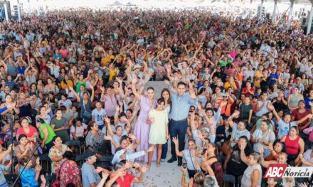 ¡Cerca de 30 mil madres celebran con Héctor Santana, presidente municipal de Bahía de Banderas, el día de las madres!