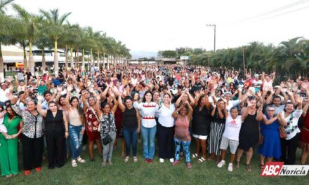 Geraldine Ponce reúne a miles de madres de Bahía de Banderas y fortalece su liderazgo en Nayarit