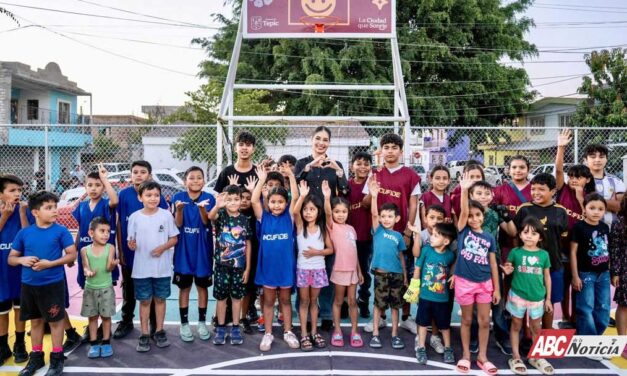Geraldine entrega cancha renovada en la colonia Venceremos