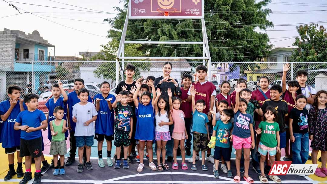 Geraldine entrega cancha renovada en la colonia Venceremos