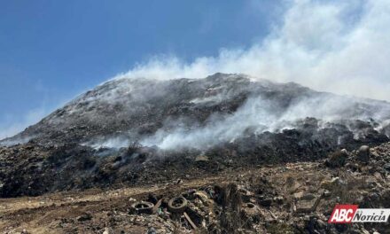 Gobierno de Nayarit apoya en la liquidación de incendio en el relleno sanitario “El Iztete”, en Tepic