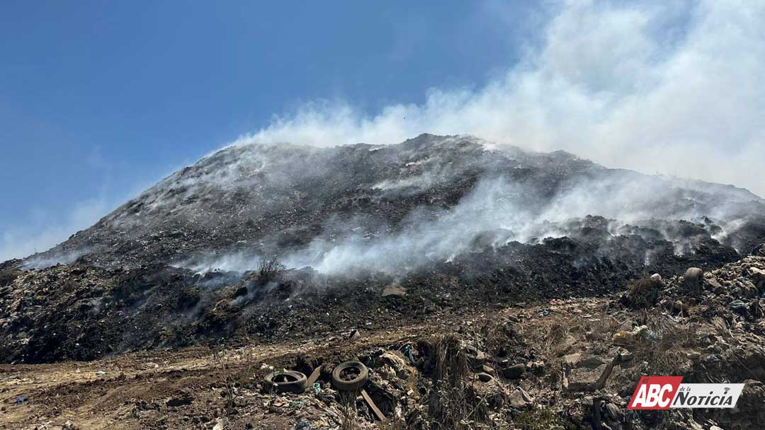 Gobierno de Nayarit apoya en la liquidación de incendio en el relleno sanitario “El Iztete”, en Tepic