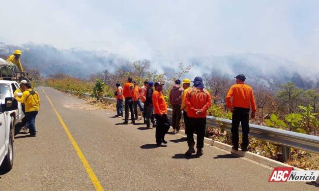 Gobierno de Nayarit refuerza combate al incendio forestal en La Yesca