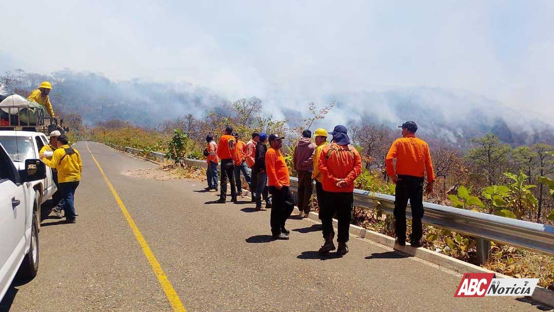Gobierno de Nayarit refuerza combate al incendio forestal en La Yesca