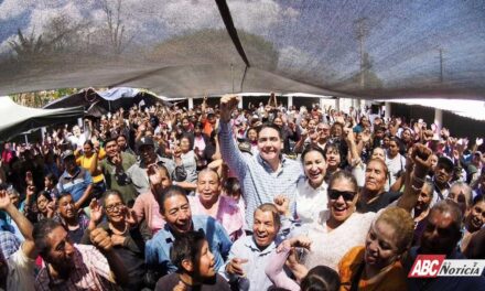 Jala se entrega a Héctor Santana; miles lo reciben al coro de “¡Gobernador!”