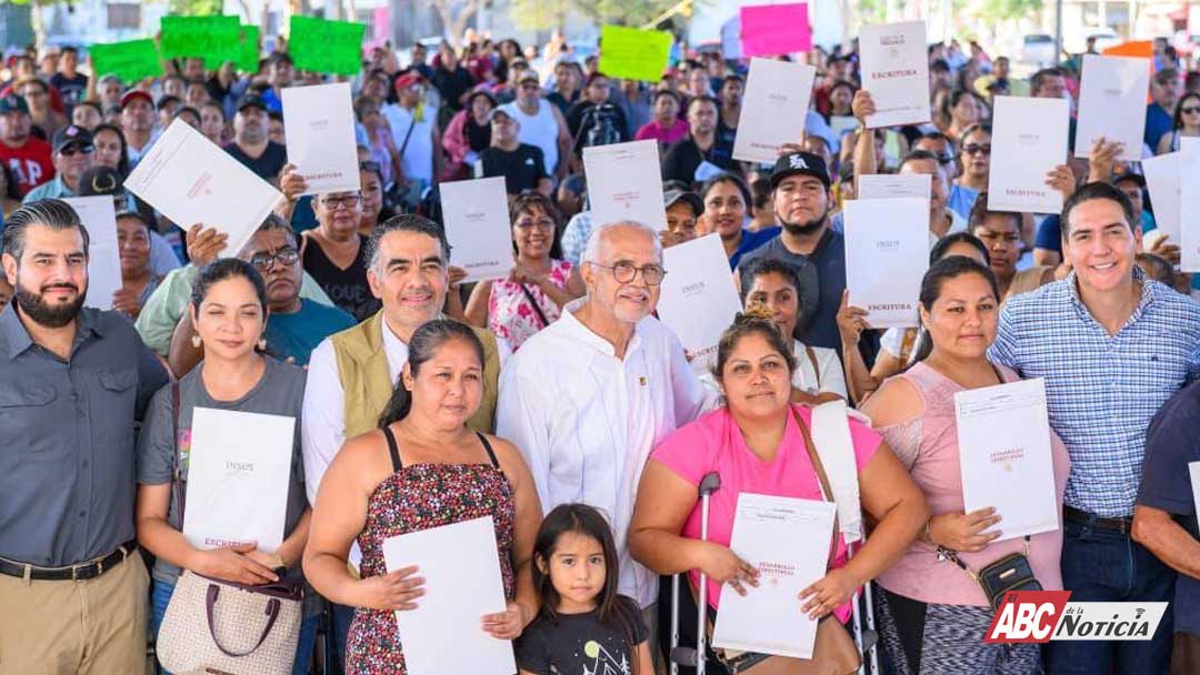 Miguel Ángel Navarro brinda certeza jurídica a familias de Bahía de Banderas
