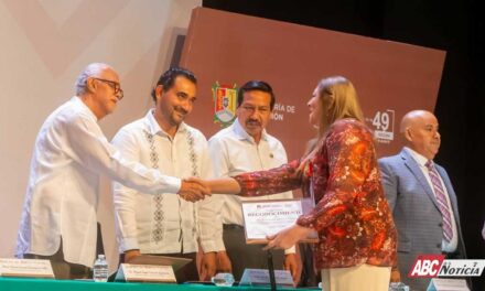 Miguel Ángel Navarro reconoce la trayectoria y compromiso del magisterio nayarita