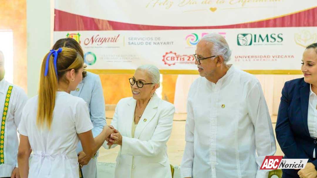 Miguel Ángel Navarro y Beatriz Estrada reconocen la vocación y entrega del personal de enfermería en Nayarit