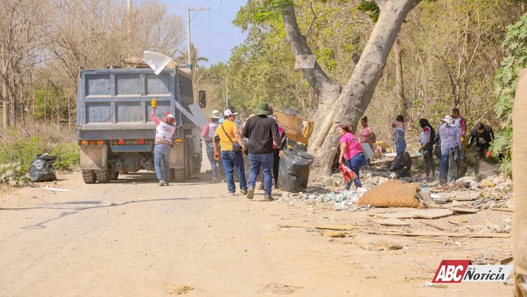 Realizan Jornada del Limpiatón en Valle Dorado con enfoque en limpieza de canales