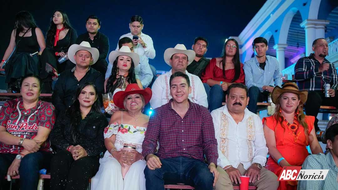Respalda pueblo de Santiago a Héctor Santana