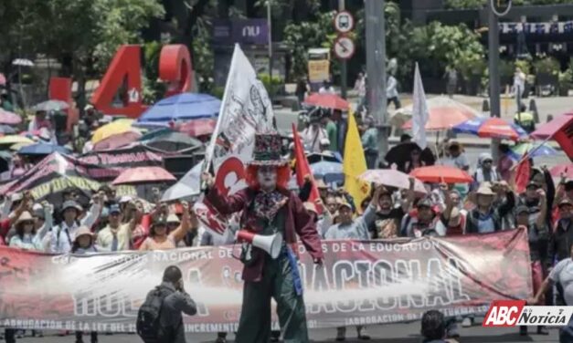 Continúan bloqueos y movilizaciones de la CNTE; persisten negociaciones entre magisterio y gobierno
