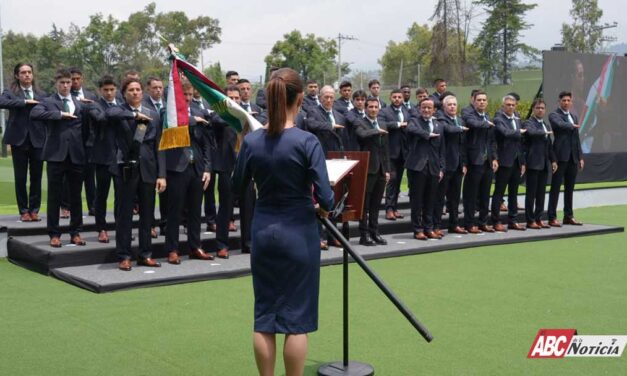 Claudia Sheinbaum abandera a la Selección Nacional de México que participará en la Copa Mundial de la FIFA 2026