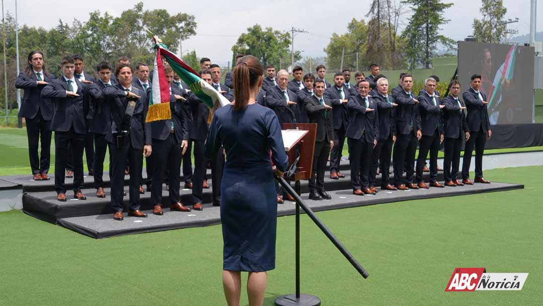 Claudia Sheinbaum abandera a la Selección Nacional de México que participará en la Copa Mundial de la FIFA 2026