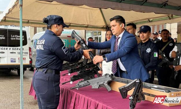 Gobierno de Tepic fortalece a la Policía Municipal con la entrega de armamento