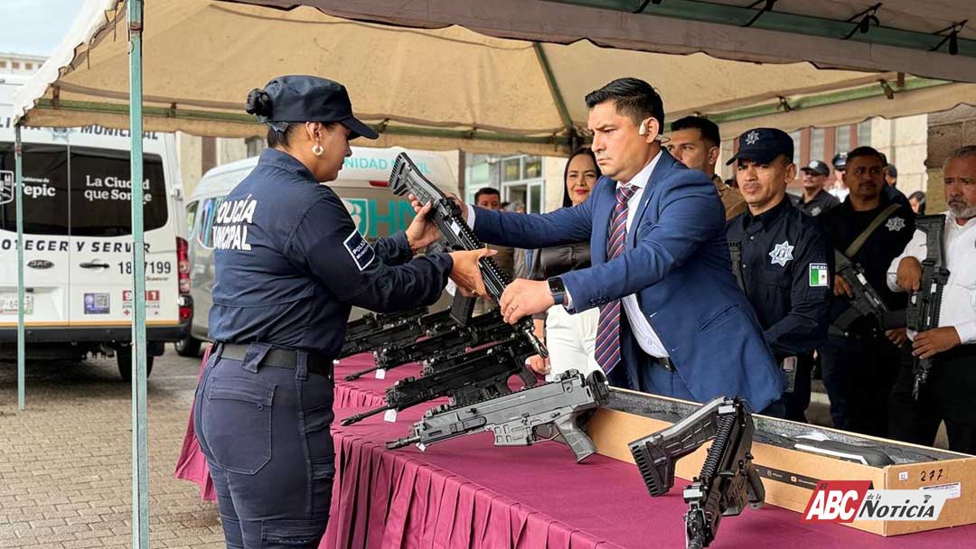 Gobierno de Tepic fortalece a la Policía Municipal con la entrega de armamento