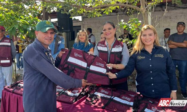 Gobierno de Tepic entrega equipo a personal de Obras Públicas
