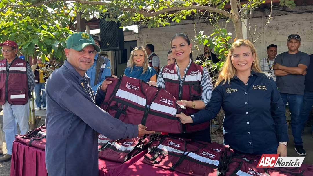 Gobierno de Tepic entrega equipo a personal de Obras Públicas